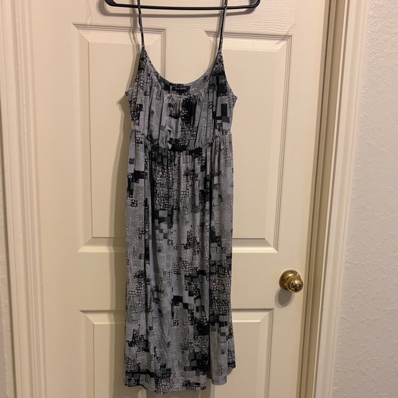 Daisy Fuentes Dresses & Skirts - Daisy Fuentes Black and Gray Midi Dress